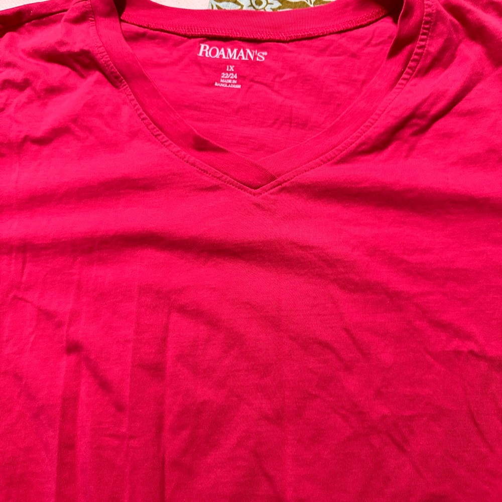 Hot pink Tshirt, never worn